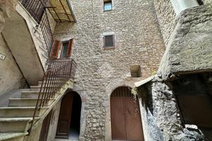3 LOCALI A VALLO DI NERA