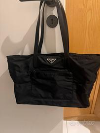 Borsa Prada nera in tessuto nylon vintage