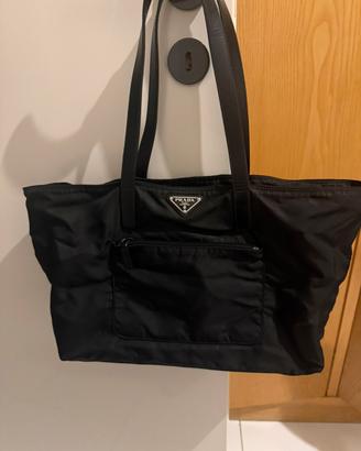 Borsa Prada nera in tessuto nylon vintage