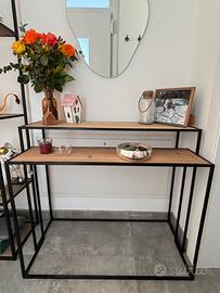 Coppia di consolles in legno chiaro e metallo