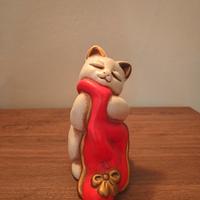 gatto con coperta rossa thun 