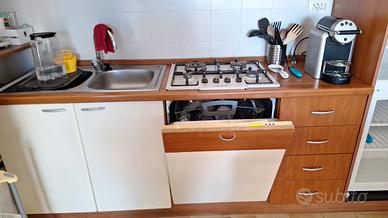 Cucina compon. frigo, forno,lavastov., 4 fuochi.