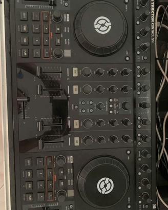NATIVE INSTRUMENTS Traktor Kontrol S4