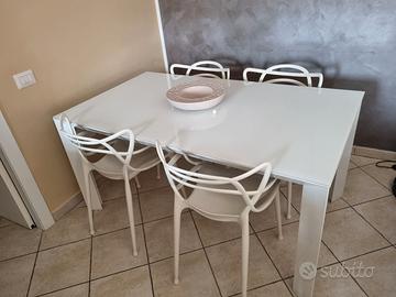 Tavolo calligaris e sedie kartel