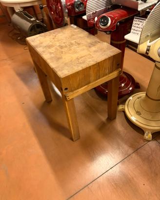 Ceppo in legno da macellaio