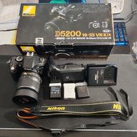 Nikon D5200 AF-S DX NIKKOR 18-55mm f/3.5-5.6G VR
