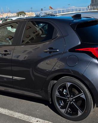 TOYOTA YARIS LOUNGE - DIC 2025 - KM 5.100