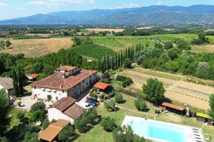 Rustico / Casale di 2500 m² con più di 5 locali e 