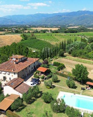 Rustico / Casale di 2500 m² con più di 5 locali e 