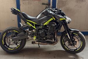 KAWASAKI Z900 Incidentata