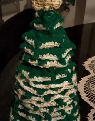Albero di Natale fatto all'uncinetto