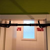 sbarra per trazioni sulla porta 