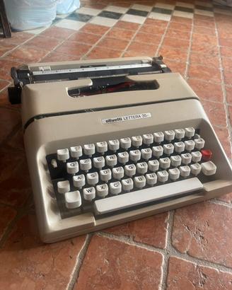 Vexchia macchina da acrivere Olivetti lettera 35 L