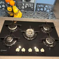 Piano cottura da 5 fuochi indesit