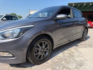 Hyundai i20 1.2 84 CV 5 porte Comfort neopatentati