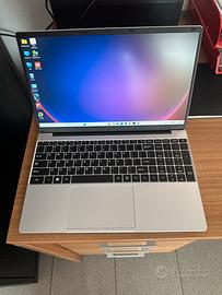 Pc laptop 8gb di ram 256gb di memoria