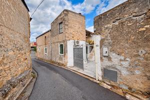 Casa Indipendente su due Livelli con cortile