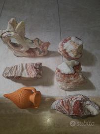 Rocce ed anfora per acquario