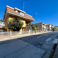 VILLA SINGOLA A SAN BENEDETTO DEL TRONTO