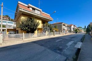 VILLA SINGOLA A SAN BENEDETTO DEL TRONTO