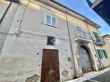 CASA SEMINDIPENDENTE A CERVINARA