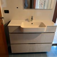 Mobile bagno con lavandino in resina