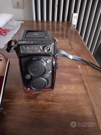 Yashica Mat-124G