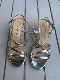 Sandali con tacco color platino