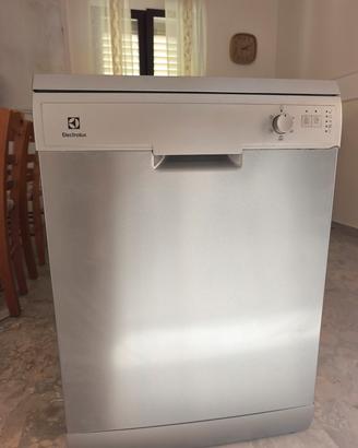 lavastoviglie Electrolux 