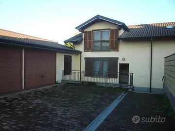Immobile in asta di 111 m² con 2 locali e box auto