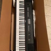 Pianoforte Yamaha Piaggero NP-V60 con supporto