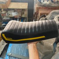 Sella “replica super bravo”