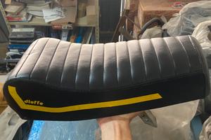 Sella “replica super bravo”