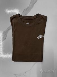 T-shirt Nike verde scuro logo bianco, taglia XS