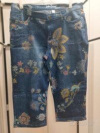 UDQ - Jeans capri blu con fiori 