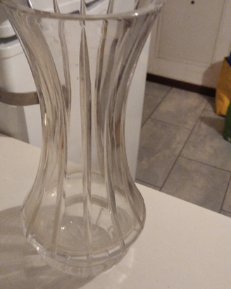 Vaso vetro elegante e lavorato
