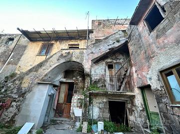 4 LOCALI A SANT'ANTONIO ABATE