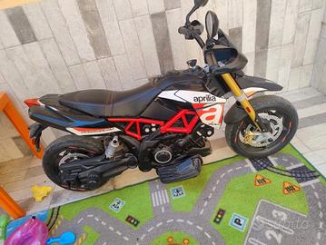 moto Aprilia bimbo 