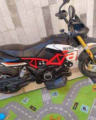 moto Aprilia bimbo 