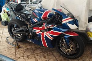 Triumph 675 daitona