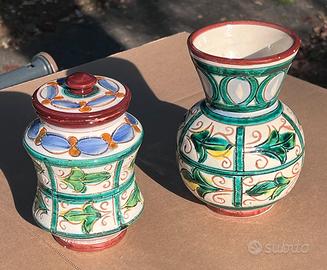 Coppia di vasi in ceramica di Faenza