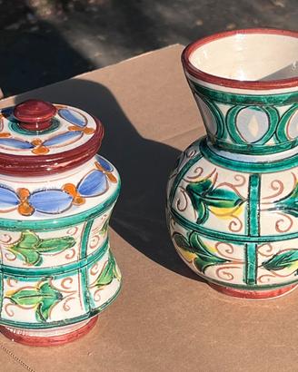 Coppia di vasi in ceramica di Faenza