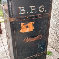 Antico baule da viaggio