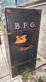Antico baule da viaggio