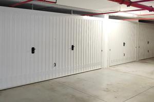 Lotto di 6 garage box auto da investimento firenze