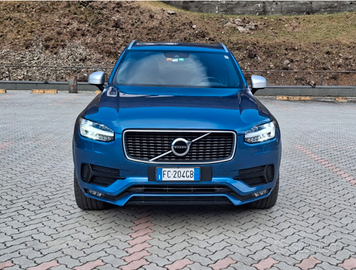 Volvo XC90 R-Design AWD – SUV Elegante e Sportivo