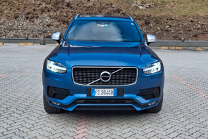 Volvo XC90 R-Design AWD – SUV Elegante e Sportivo