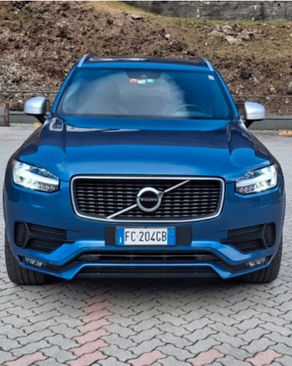 Volvo XC90 R-Design AWD – SUV Elegante e Sportivo