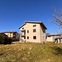 CASA INDIPENDENTE CON GIARDINO ED AMPIO CAPANNONE