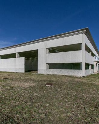 Immobile di 1100 m² con 3 locali a Aprilia